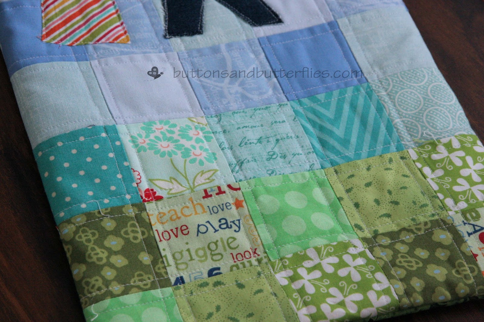 Featured image of post Baby Quilt Clothesline Pattern : This herringbone baby quilt pattern features a quick to piece 8 at a time half square triangle method.