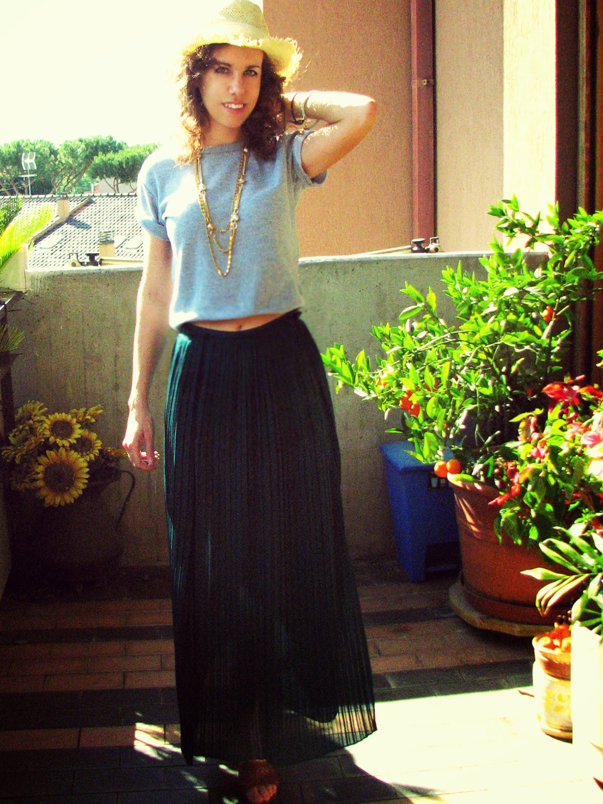http://s-fashion-avenue.blogspot.it/2014/06/globetrotter-with-tee-maxi-skirt.html