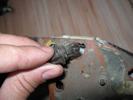 Замена лампочек щитка приборов