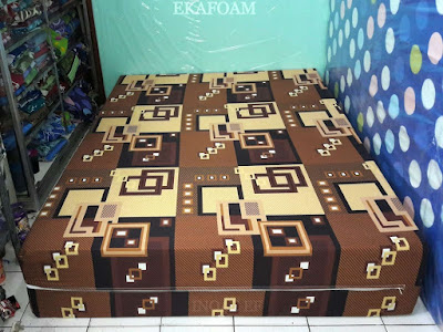 Kasur inoac motif kusen coklat Kasur inoac motif abstrak minimalis kusen coklat