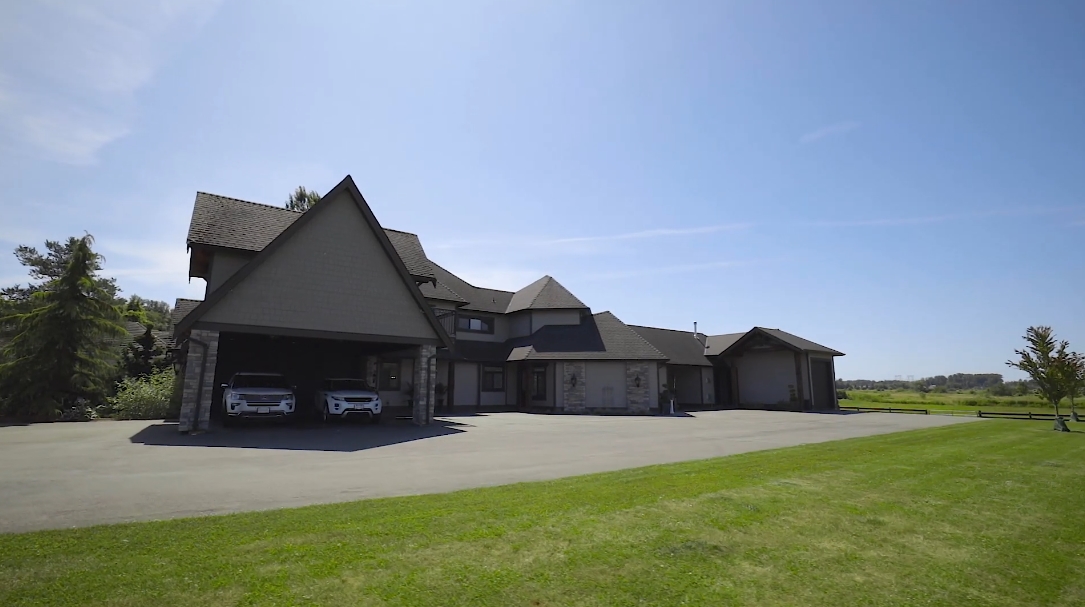 57 Interior Design Photos vs. 319 184 St, Surrey, BC Luxury Home Tour