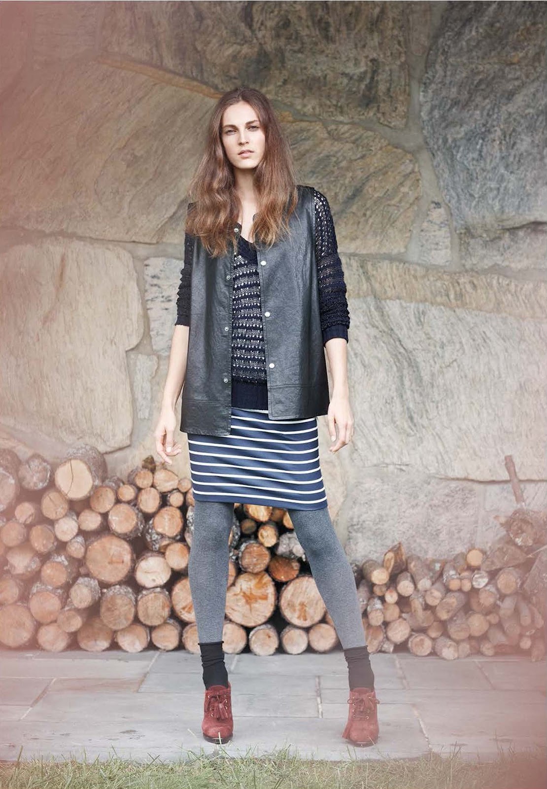 Уютный магазин одежды. M/reason официальный логотип. Унисекс одежда для женщин. Костюм найк из фильма сплит. Mresons одежда.