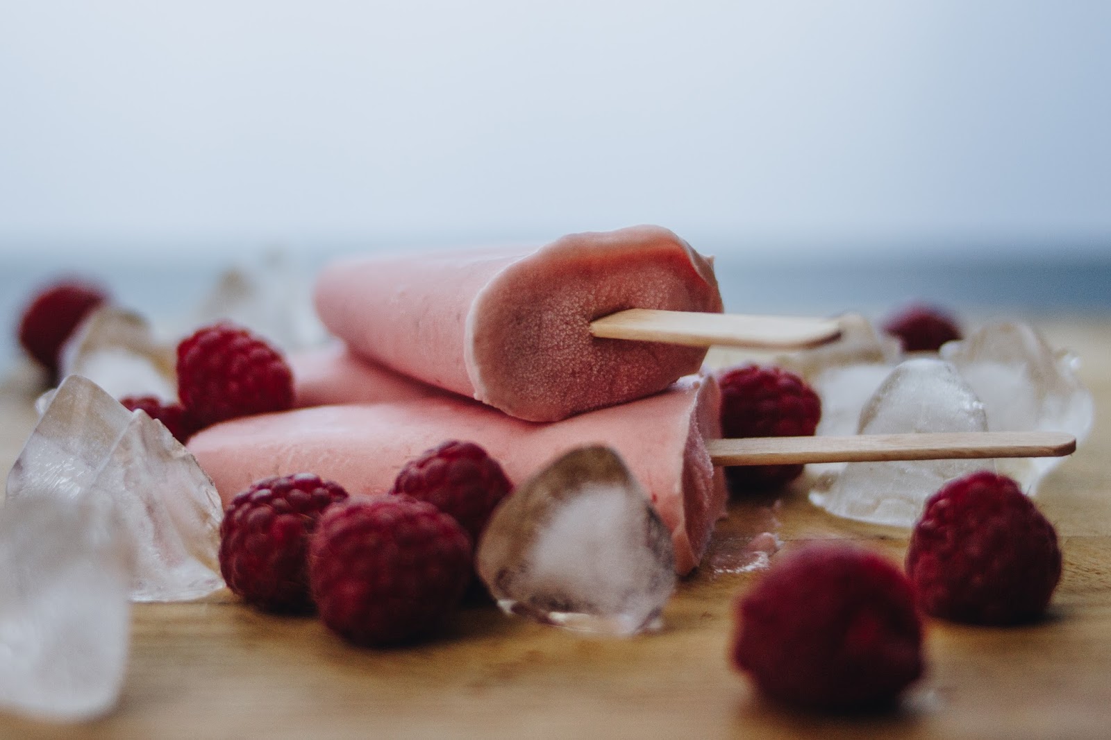 Rezept // Erdbeer-Himbeer-Sahne Eis (ohne Eismaschine) - Flauschviech