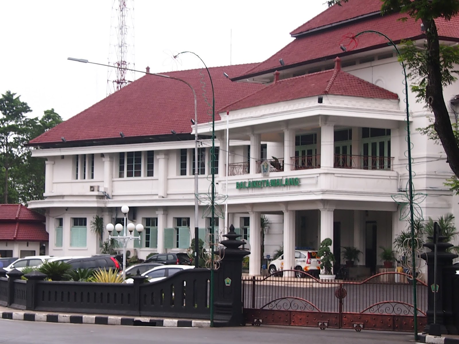 Travel Blogger Indonesia - Jalan2Liburan: Tugu Hotel Malang , A Hotel