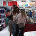 Beyonce usa tacones incluso cuando va de compras!!!