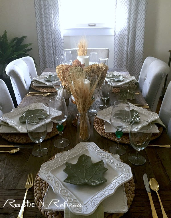 Neutral Fall Tablescape to brighten up the dining room and entertain family and friends.