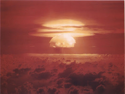 Ydinräjäytys ja ydinsodan pelko.