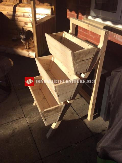 Mueblesdepalets.net: Jardinera escalonada con palets