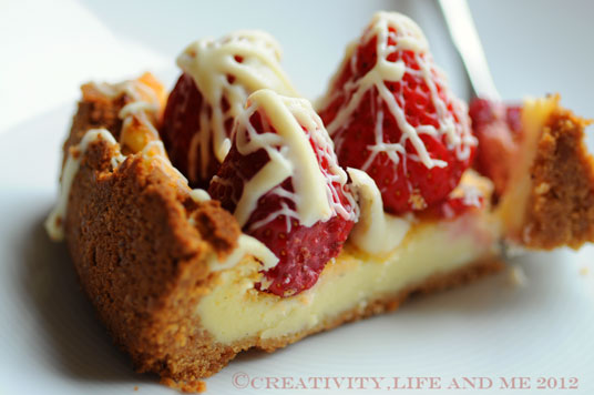 Creativity, Life and ME: Erdbeer-Cheesecake mit Amarettini-Boden