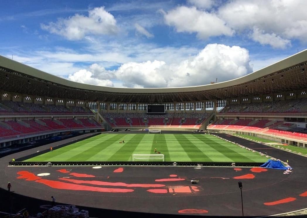 Fotofoto Stadion Papua Bangkit terbaru dengan Rumput