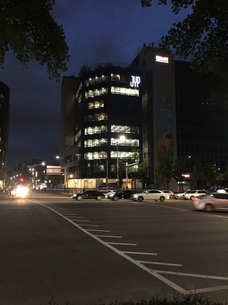 JYP Entertainment moves to a new building - K-POP, K-FANS