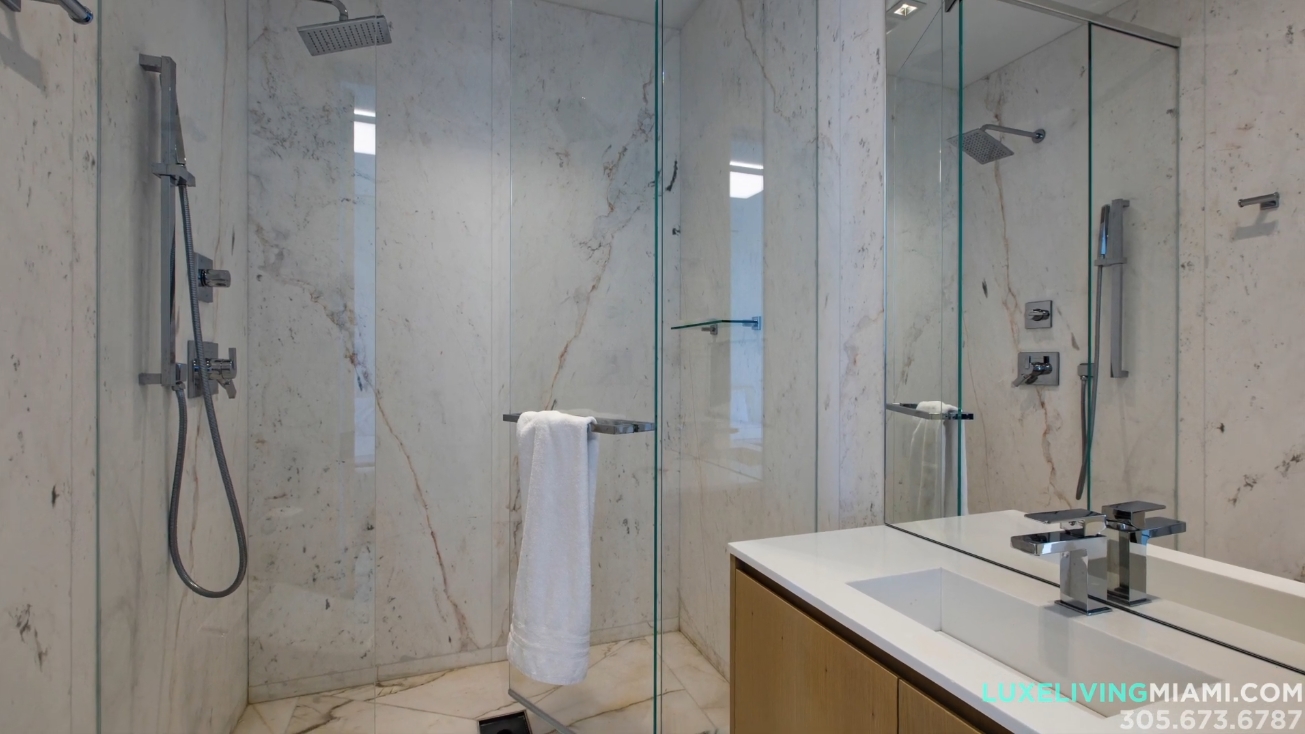 28 Photos vs. APOGEE 701 South of 5th Street Miami - Luxury Condo & Interior Design Tour