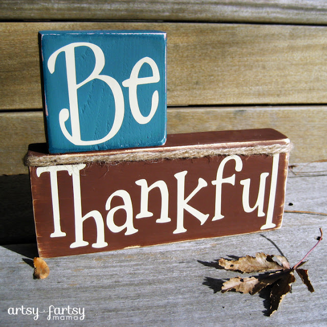 Be Thankful Stacker at artsyfartsymama.com #Thanksgiving #falldecor #thankful