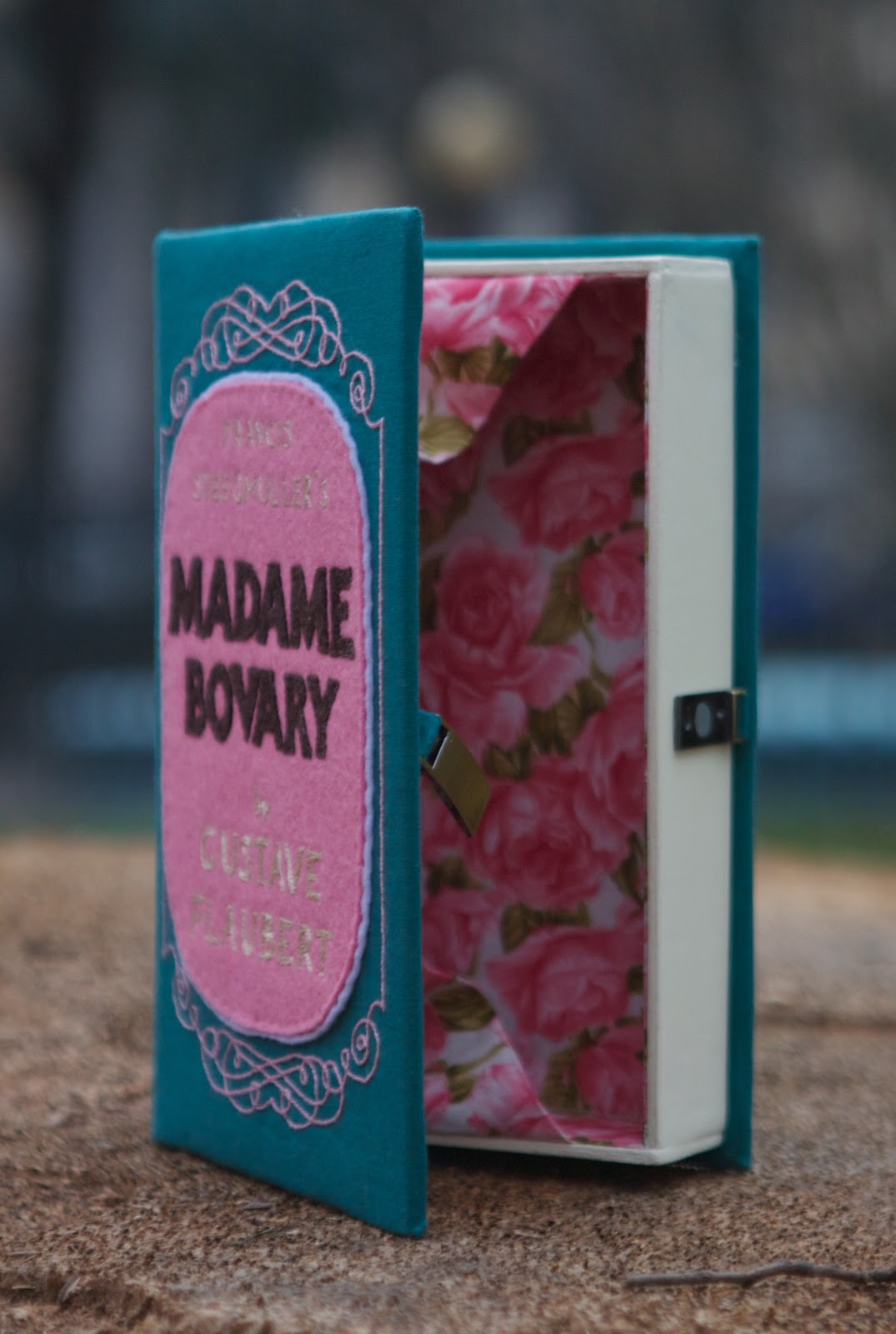 Руками и душой: Клатч-книга "Мадам Бовари"