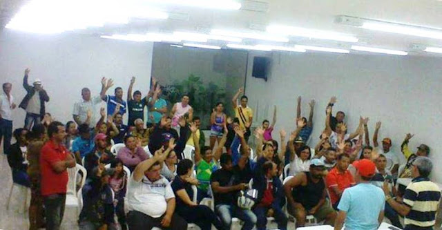 Feirantes e comerciantes de Panelas-PE participaram de reunião com equipe da Secretaria de Infraestrutura para discutir sobre a mudança de local da feira livre Feirantes e comerciantes de Panelas-PE participaram de reunião com equipe da Secretaria de Infraestrutura para discutir sobre a mudança de local da feira livre