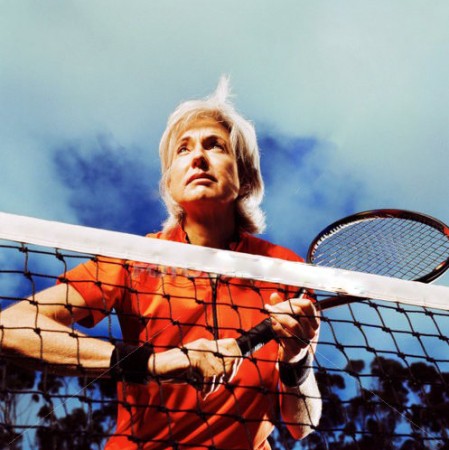 Resultado de imagem para idosos jogando tênis