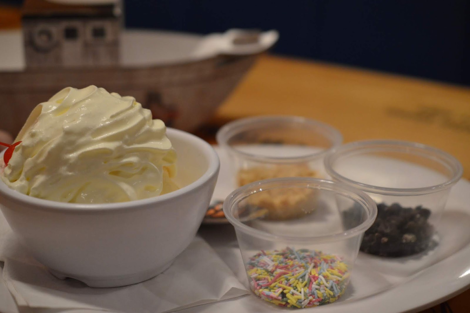 Dining with Kids in London | Bubba Gump Shrimp Leicester Square Review  - build your own sundae