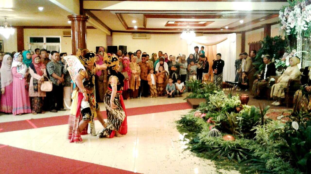 GRAHA BHIMA SAKTI: Hiburan penari