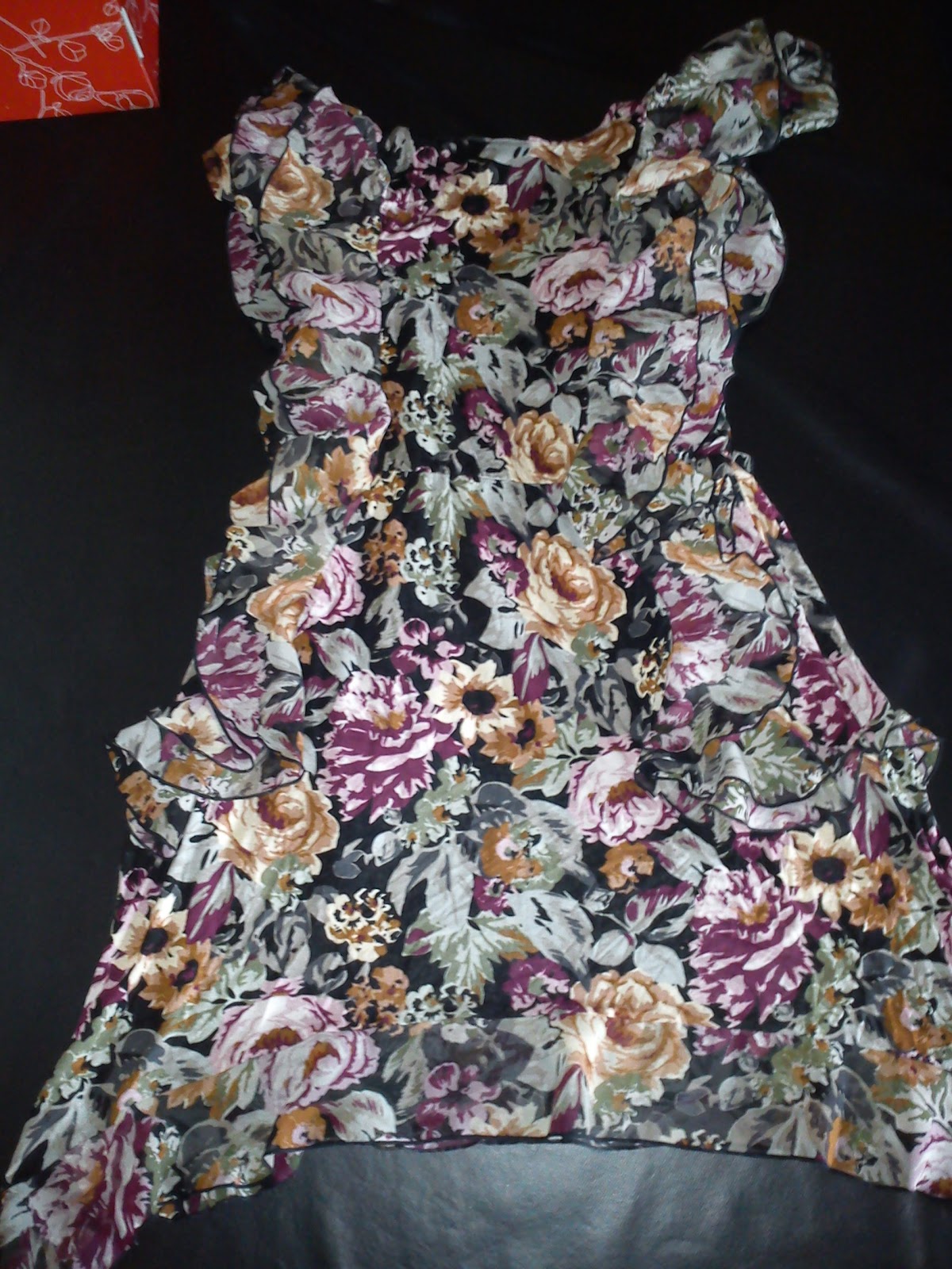 Le vide dressing d'Ally Robe H&M Fleurie Neuve imprimée Vintage Taille