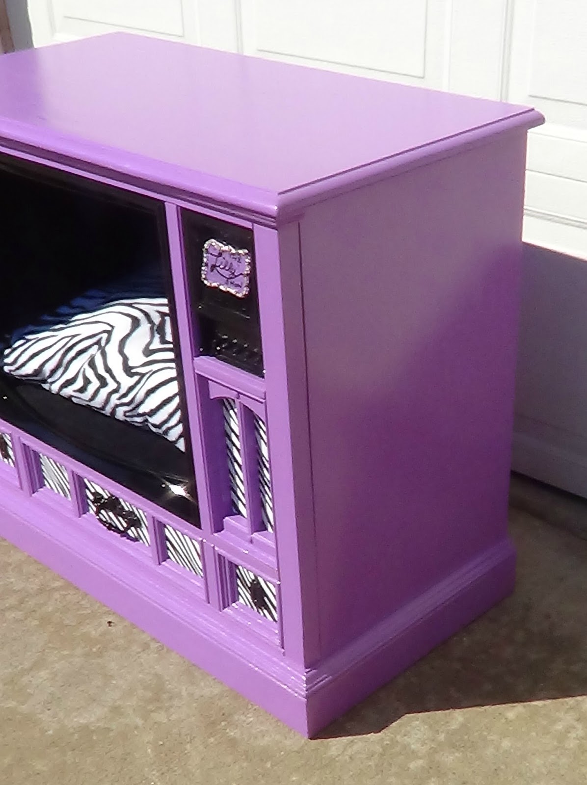 That's Not Junk...Refurbished Recycled Furniture TV turned Dog Bed