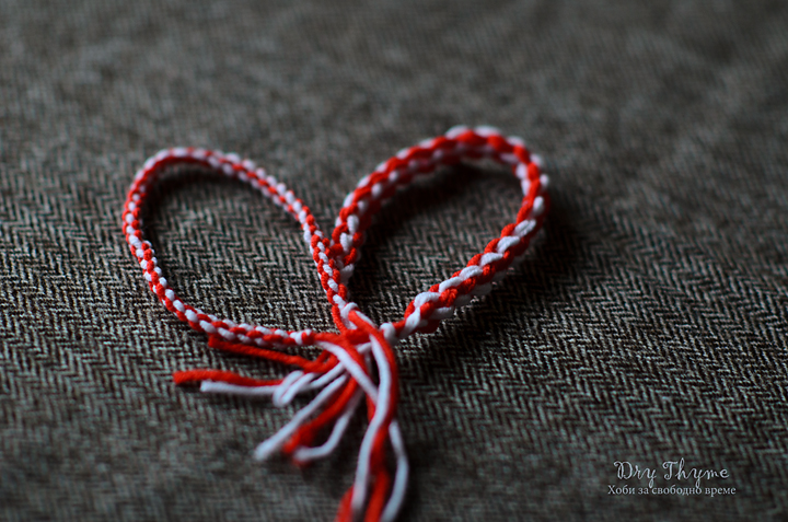 мартеница на една кука мартеница на една кука