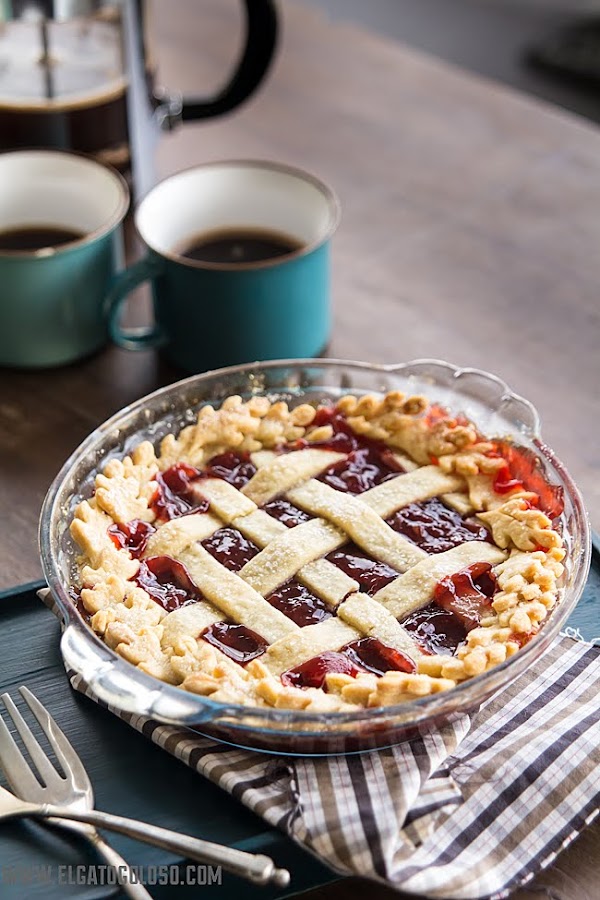 Tarta de masa quebrada de fresa y ruibarbo via www.elgatogoloso.com