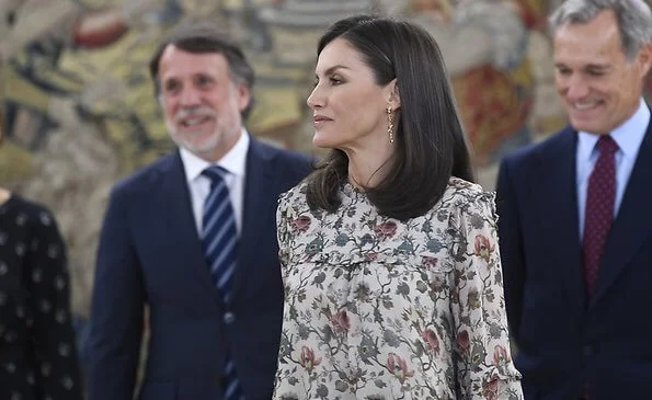 Queen Letizia received representatives of SOS Children's Villages of Spain and Atresmedia. Indi and Cold floral print blouse