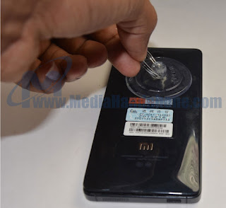 Cara Membuka Casing Belakang Xiaomi Mi 4 Cara Membuka Casing Belakang Xiaomi Mi 4