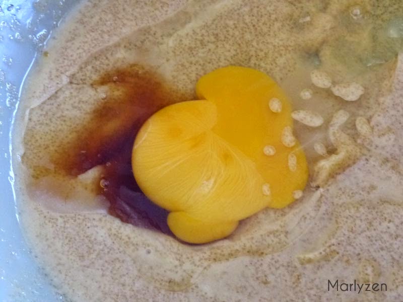 Ajoutez l'oeuf et la vanille liquide.