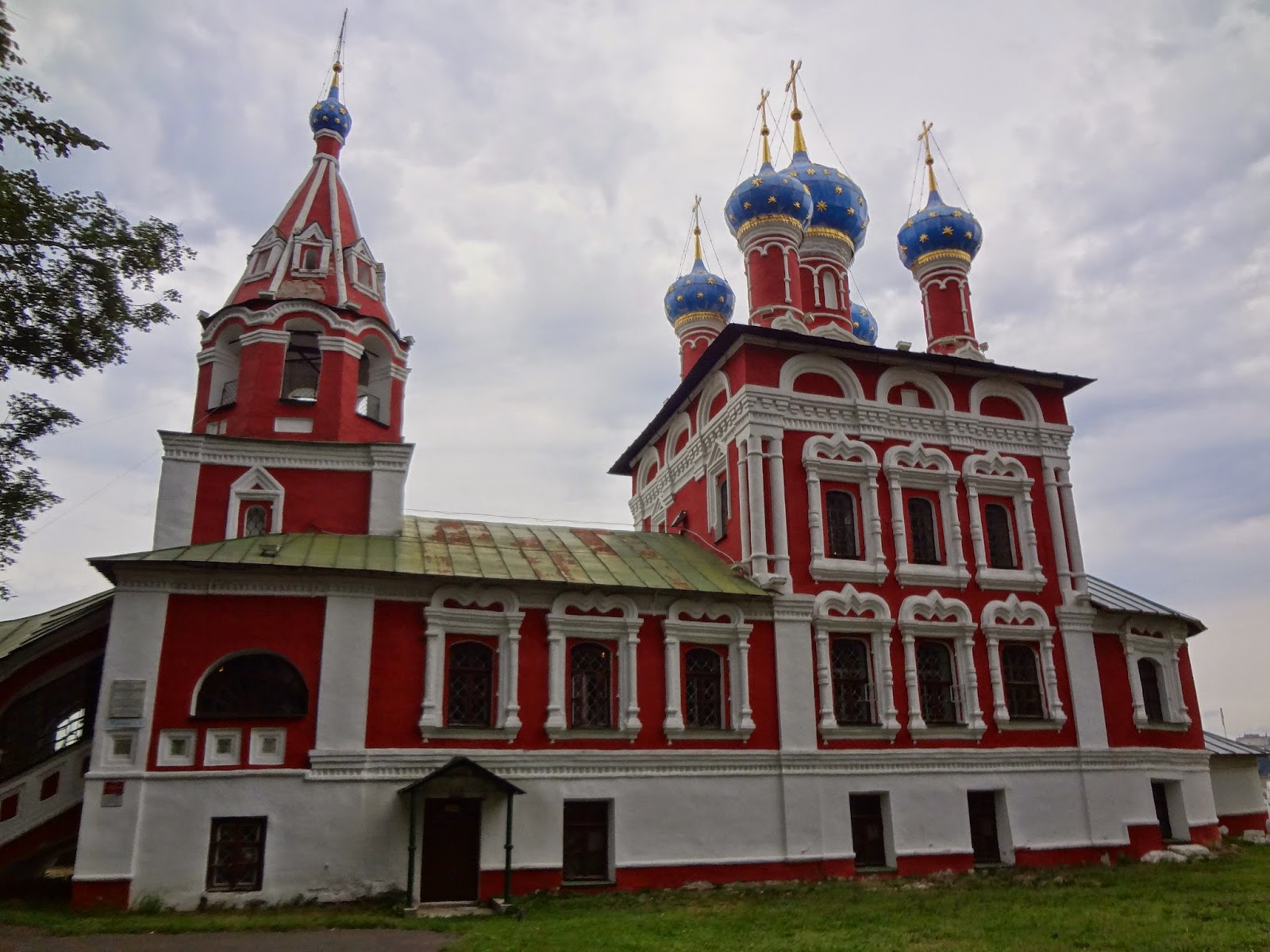 Углич часовня памятник угличанам