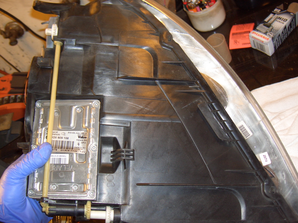 Volkster Action Touareg Headlight Bulb Replacement