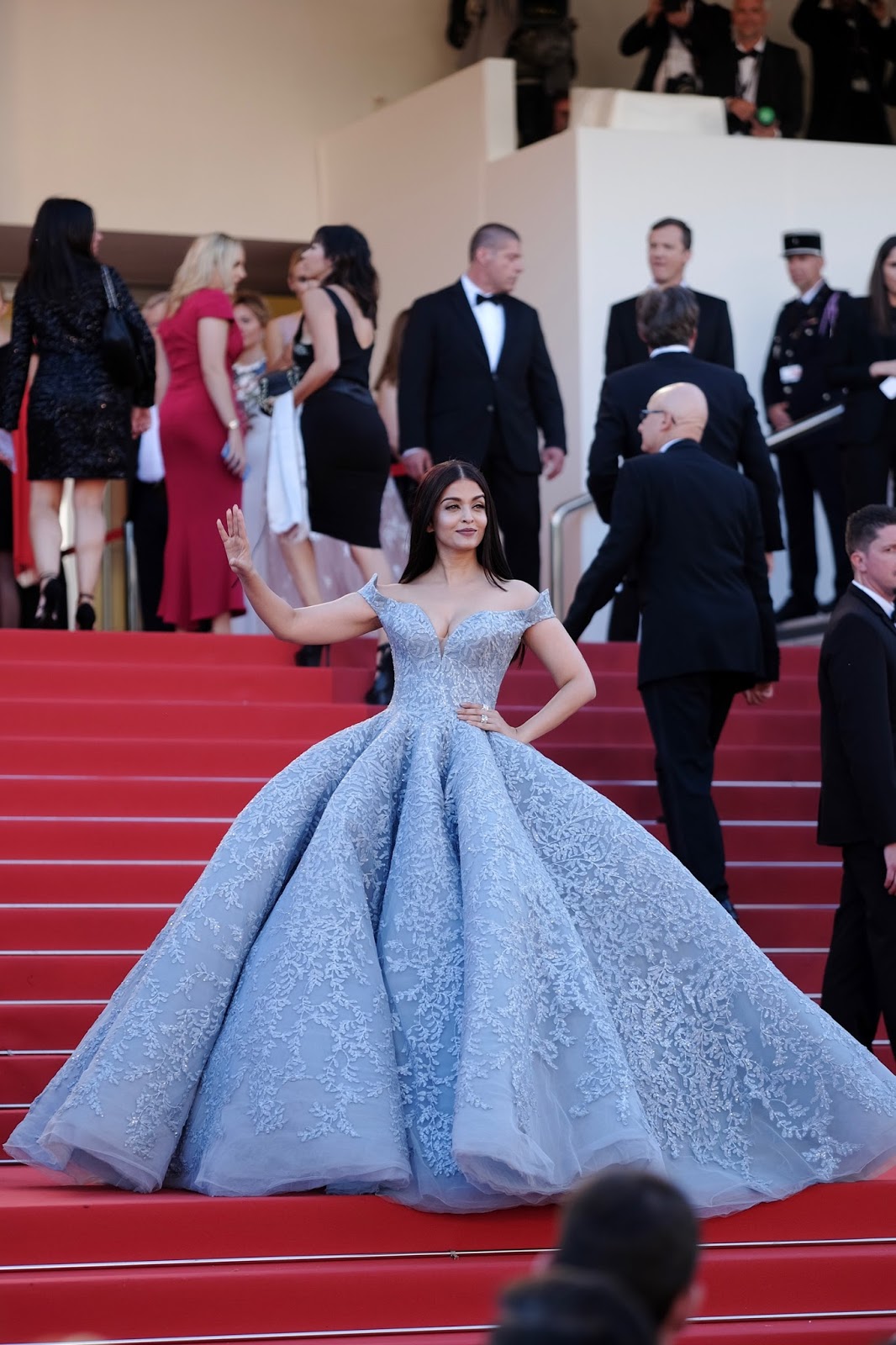 Aishwarya Rai Bachchan Looks Irresistibly Sexy in a Blue Michael Cinco Gown At 'Okja' Premiere During The 70th Cannes Film Festival 2017