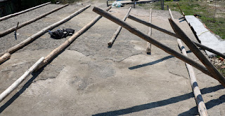 Lots of beams up on the roof Lots of beams up on the roof