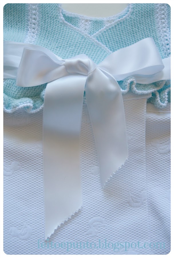 Detalle lazo en espalda