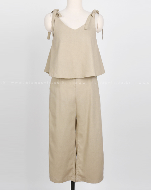  Sleeveless Top and Cropped Pants Set