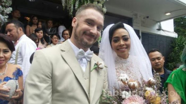 Setelah Menikah, Pindah Agama, Giliran Istrinya Dia Boyong Pakai Odong Odong Setelah Menikah, Pindah Agama, Giliran Istrinya Dia Boyong Pakai Odong Odong