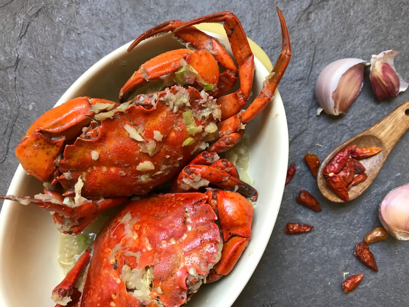 Cangrejos salteados al ajillo. Cocinas del Mundo