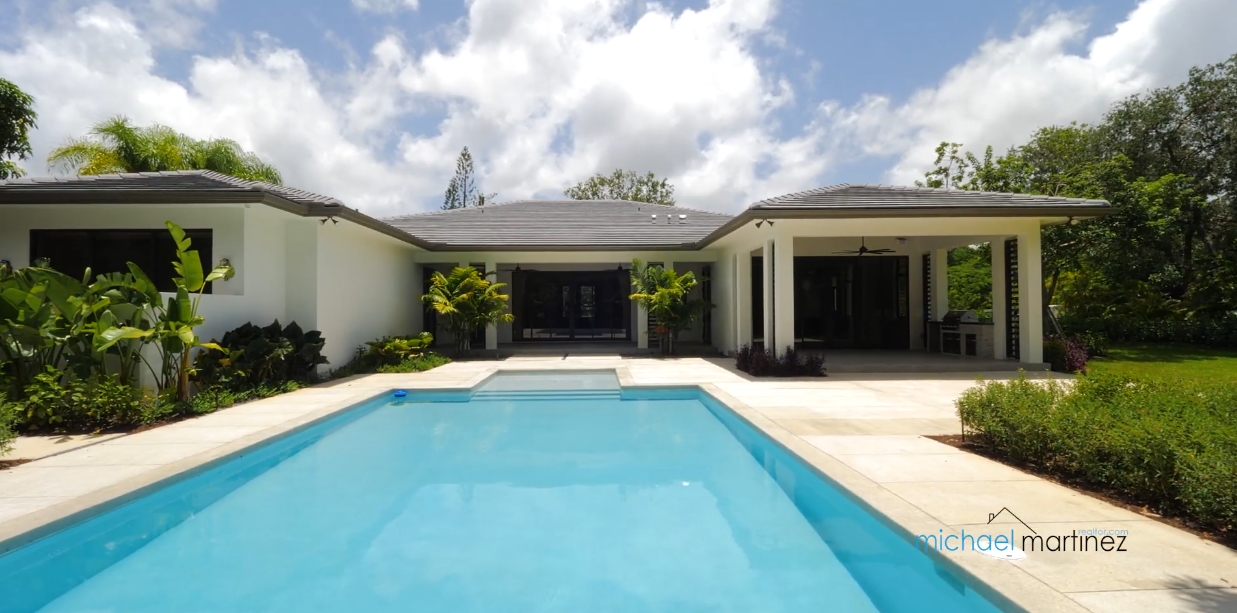 Tour 10325 SW 69th Ave, Miami Home vs. 20 Interior Design Photos