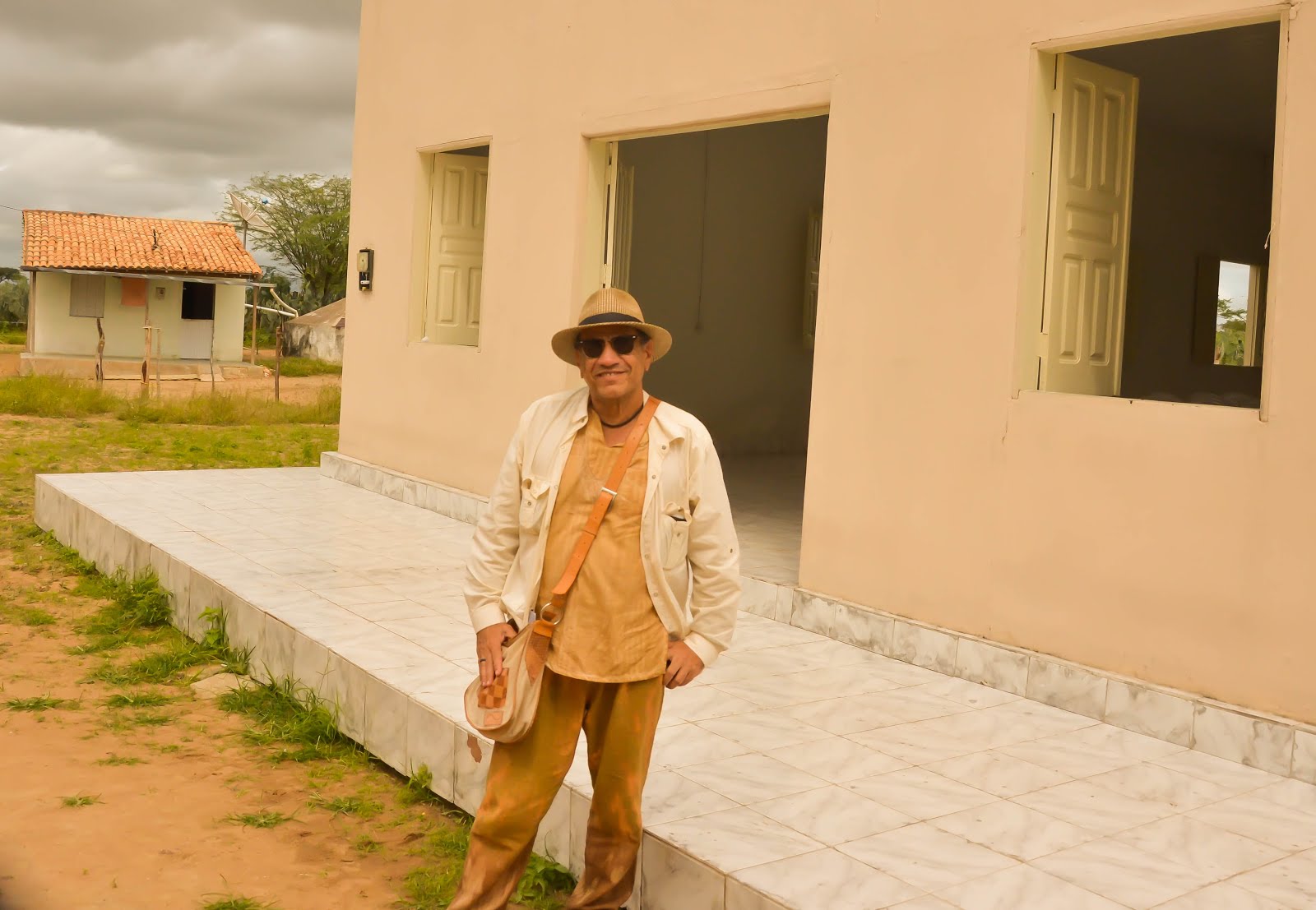 EM FRENTE DA IGREJA DA FAZENDA MARANDUBA