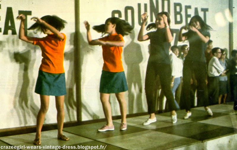 Jerk  cover-girls  bikinis   les jeunes Chinoises à l'heure de Londres  - 1967 mod mini skirt twiggy gogo quant sound beat 67 1960 60s années 60 vintage AGE TENDRE TETE DE BOIS 