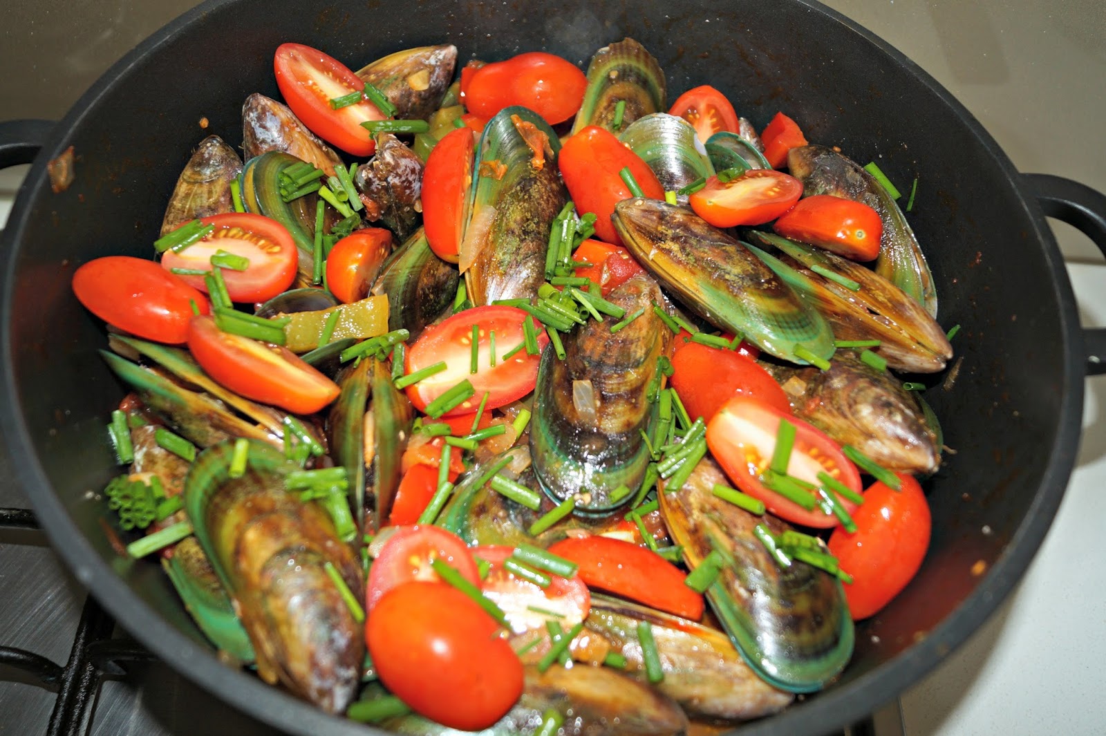 Green Lip Mussels in Tomato and Capsicum Sauce The Cooking Wardrobe