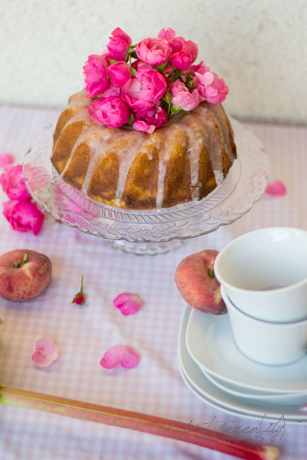 Rhubarb-Peach-Bundt Cake - dipitserenity