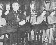 Julia et Médard LE CHAPELET EN FAMILLE