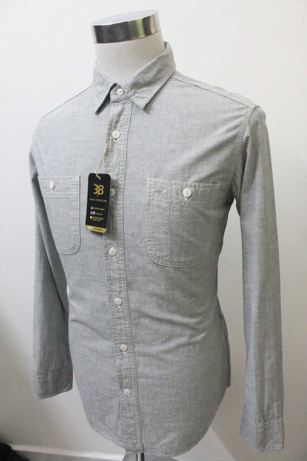 BUNDLEBARANGBAEK UNIQLO Chambray Kemeja size L.