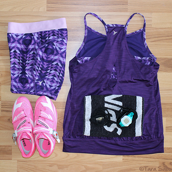workout clothes, old navy, fitfashion, dishthefit, fitnfashionable, fitness clothes, spinning outfit, pink cycling shoes, garmin forerunner 15