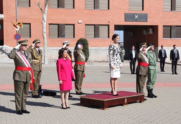 Queen is wearing her Felipe Varela dress. similar Oscar de la Renta dress