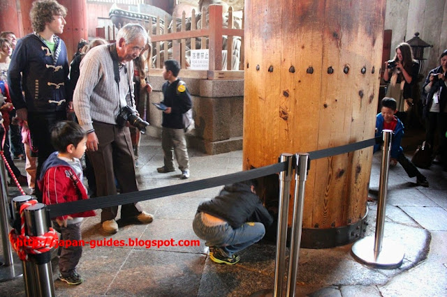 Todaiji Temple Nara daibutsu ลอดเสายักษ์