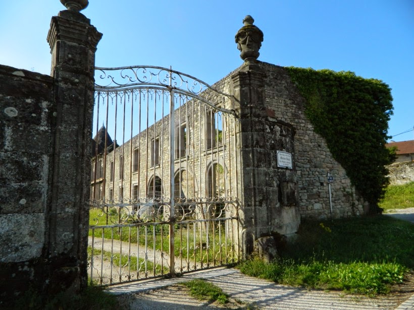 Châteauxforts, abbayes, monuments antiques et personnages historiques