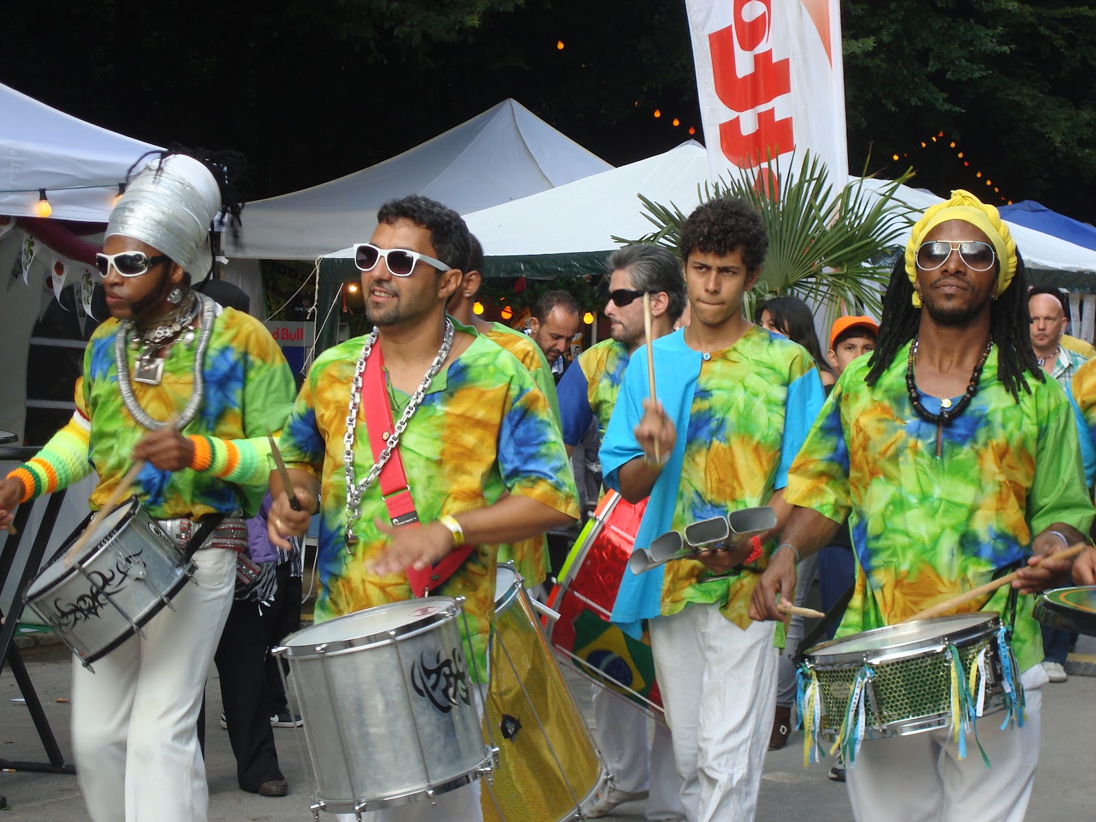 Batucada TERRA BRASIL: Parade