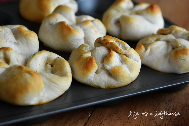 Chicken Pot Pie Biscuits are soft biscuits filled with traditional chicken pot pie ingredients: chicken, carrots, celery and onion. Life-in-the-Lofthouse.com